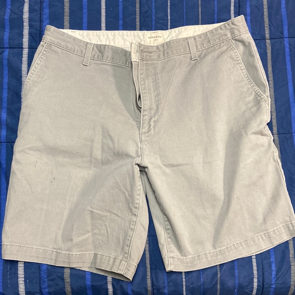 Mens size 36 Dockers Shorts Grey